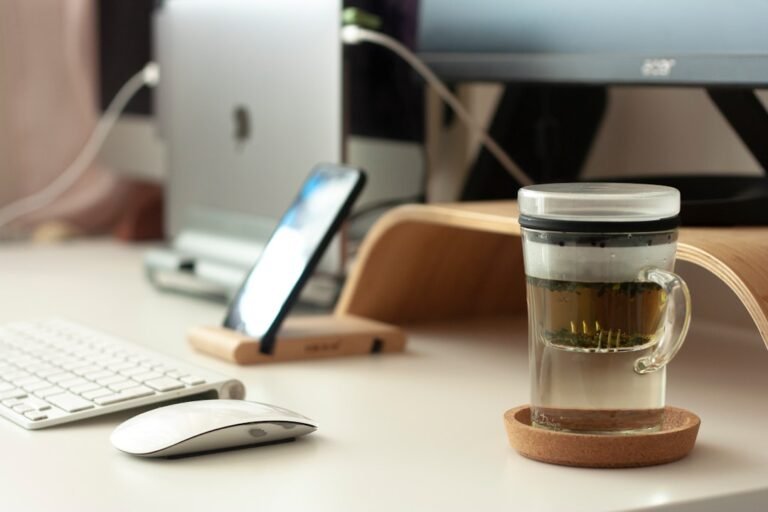 Caneca De Vidro Transparente Ao Lado Do Apple Magic Mouse TUHDv_wtB W